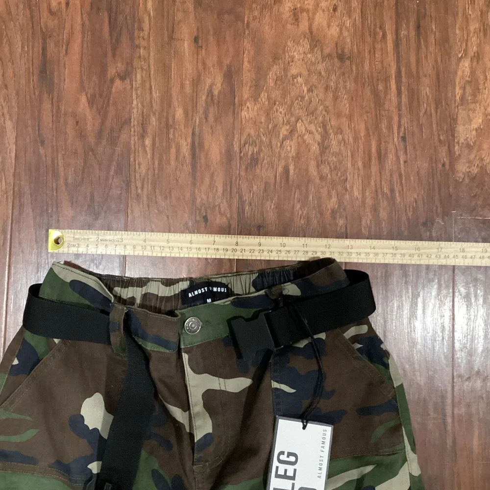 Almost Famous Cargo Pants Womens Sz Medium Green  Camo Elastic Expandable Waist